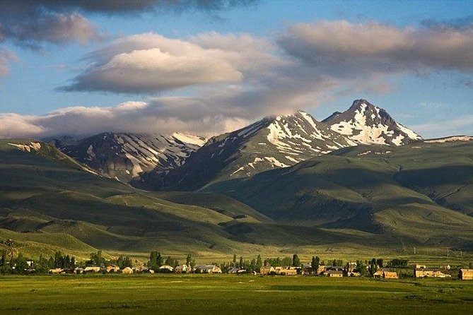 Mount Aragats, Amberd Fortress, Saghmosavank Monastery, Alphabet - private tour - Amberd Fortress and Armenia’s medieval frontier