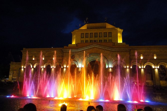 Private sightseeing and walking tour in Yerevan - Swan Lake and central Yerevan