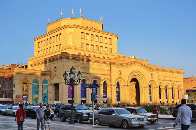 Private sightseeing and walking tour in Yerevan - Parliament from the outside