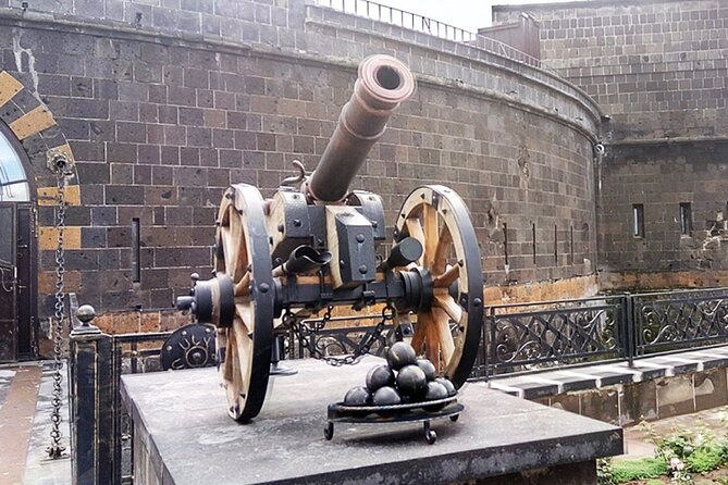 Private tour to Gyumri, Dzitoghtsyan Museum, Black Fortress - Arriving in Gyumri and getting oriented