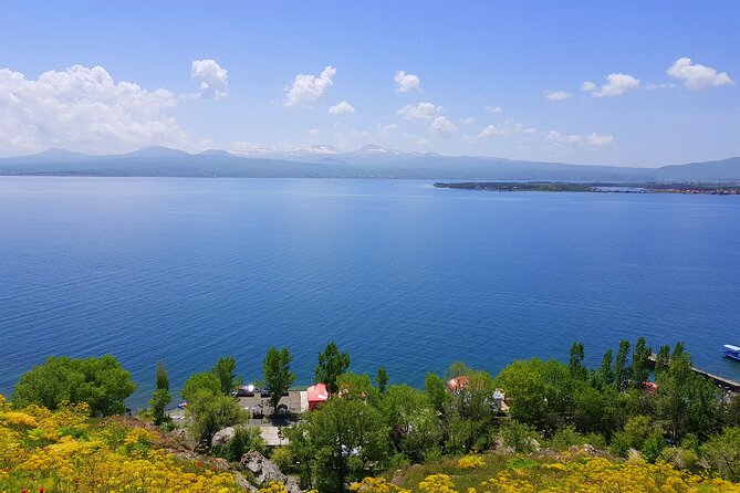 Private tour: Tsaghkadzor, Sevan lake, Dilijan town and Haghartsin monastery - The guides and the private format