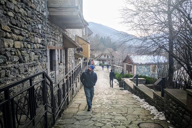 Private Transfer & Tour from Tbilisi to Yerevan or Yerevan to Tbilisi - The Guides Can Make or Break the Day