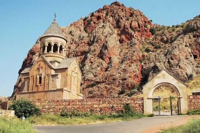 Private wine tour to Khor Virap, Areni winery, Noravank - What the private vehicle changes