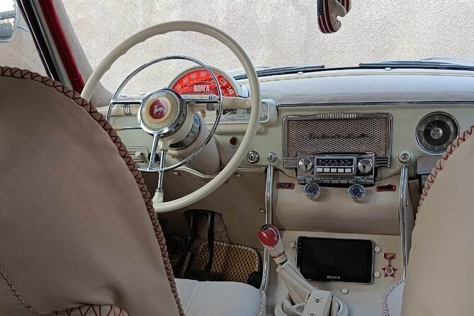 Retro KGB Tour: A Volga 21 Adventure in Yerevan's Soviet Past with photography - Soviet monuments and a Roman warrior