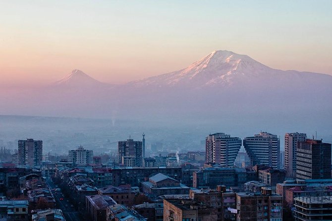 Retro KGB Tour: A Volga 21 Adventure in Yerevan's Soviet Past with photography - The photography adds real value