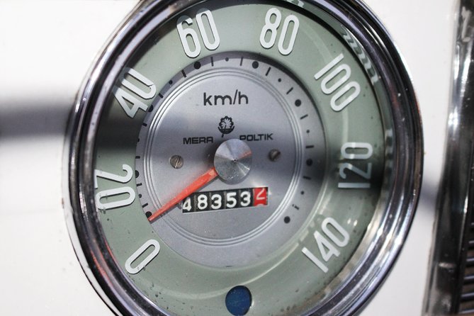 Yerevan city tour with drinks in a classic car with photography - Photography and the personal guide experience